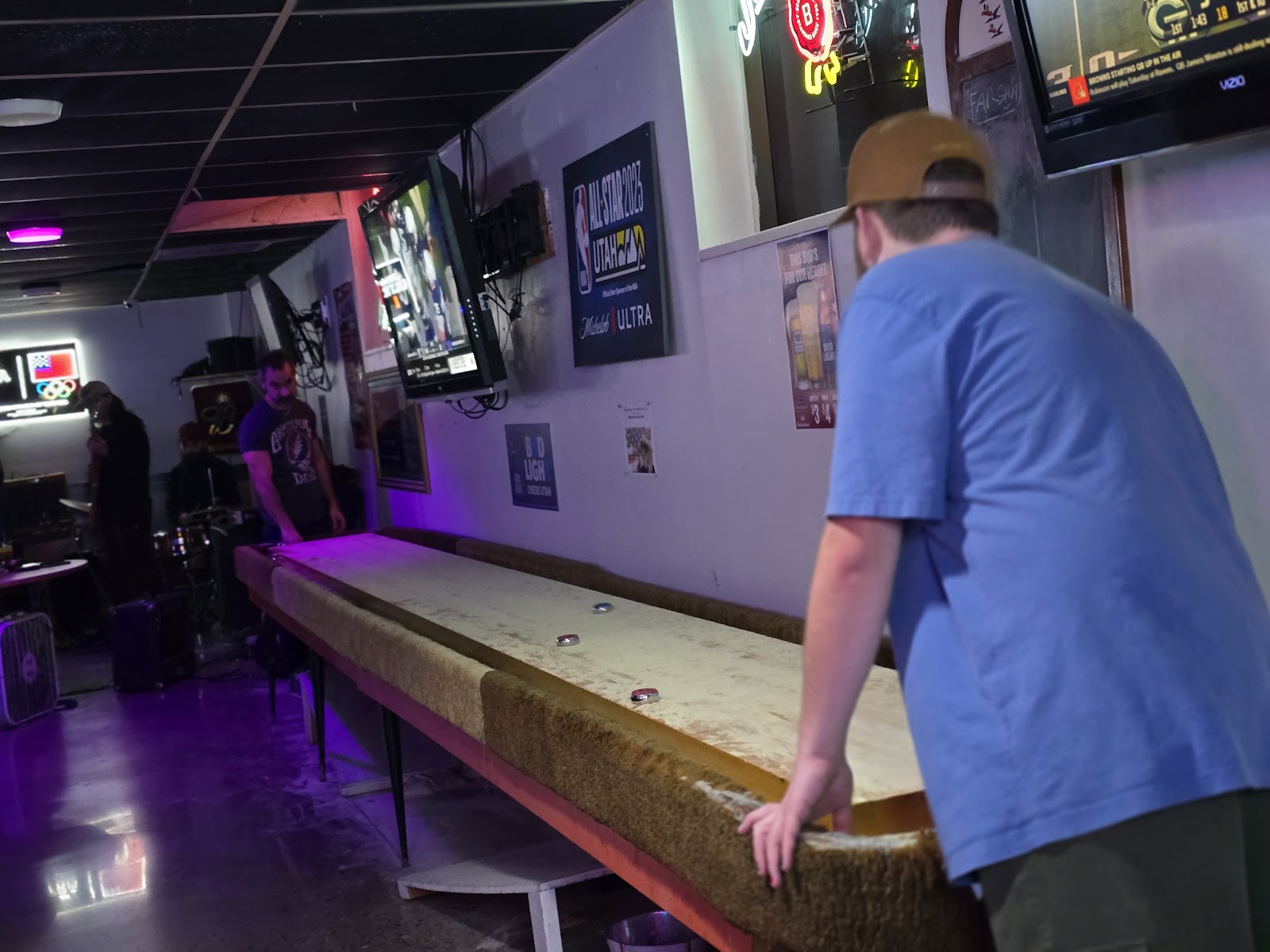 Shuffleboard table